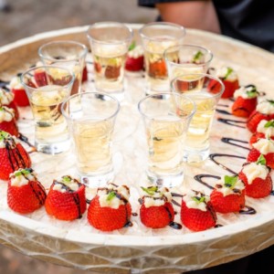 Stuffed strawberries with Prosecco